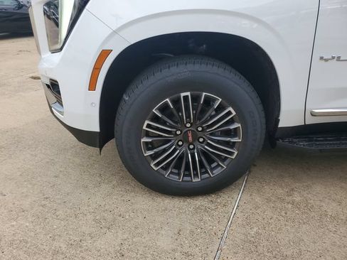 Used 2026 GMC Yukon Elevation w/ Elevation Premium Package RWD image 4