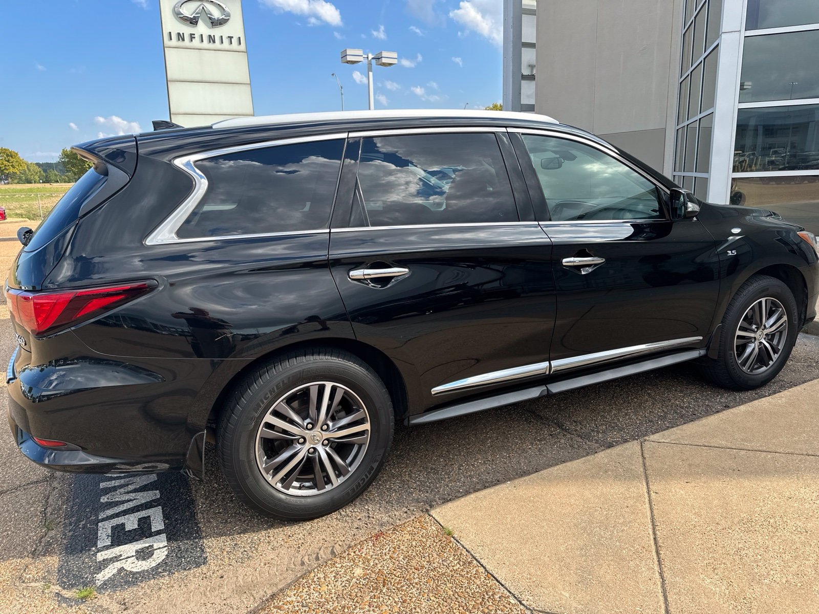 Used 2017 INFINITI QX60 FWD w/ Premium Plus Package image 6