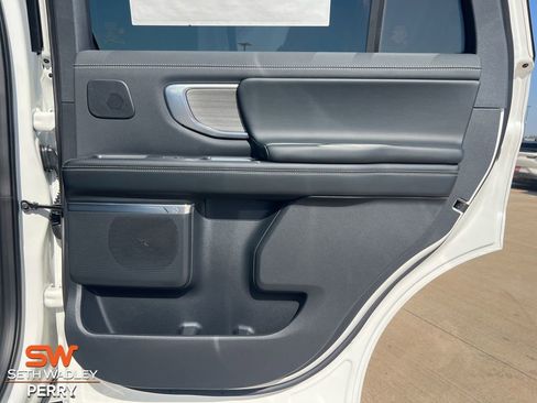 New 2025 Ford Expedition Platinum w/ Driver's Package image 11