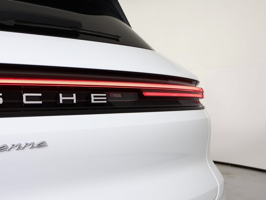 Certified 2025 Porsche Cayenne AWD/4WD image 15
