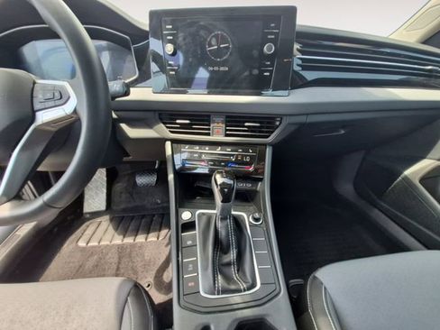 Used 2025 Volkswagen Jetta SE w/ Sunroof Package FWD image 11