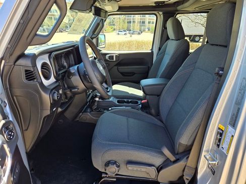 Used 2024 Jeep Gladiator Sport image 15