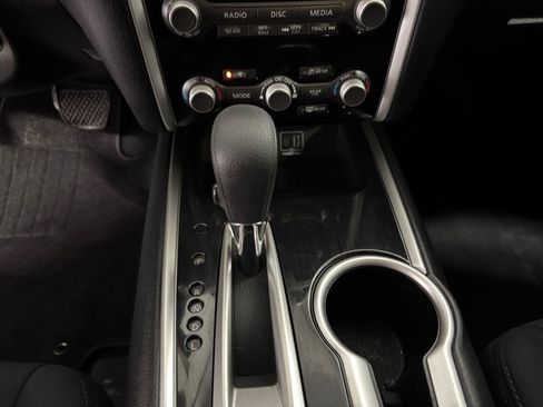 Used 2019 Nissan Pathfinder S image 27