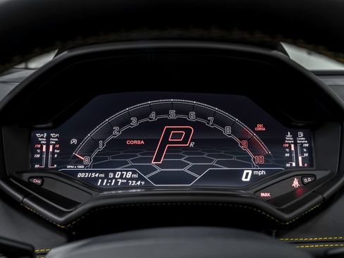 Used 2022 Lamborghini Huracan EVO RWD image 17