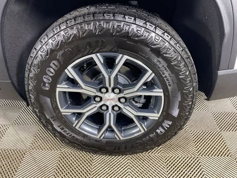 Used 2025 GMC Acadia AT4 image 9