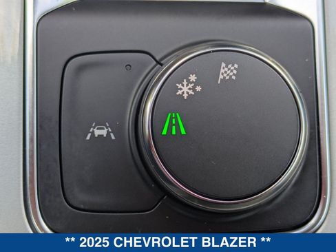 Used 2025 Chevrolet Blazer LT FWD image 33