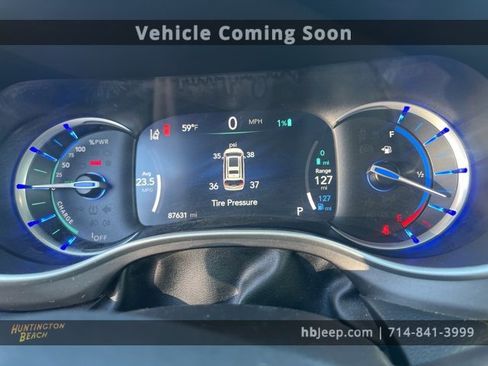 Used 2023 Chrysler Pacifica Touring-L image 10