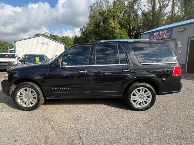 Used 2013 Lincoln Navigator 4WD image 2