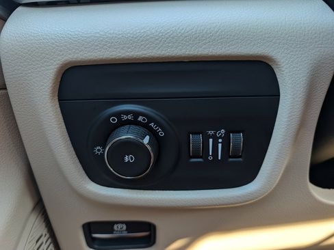 New 2025 Jeep Grand Cherokee L Limited image 39