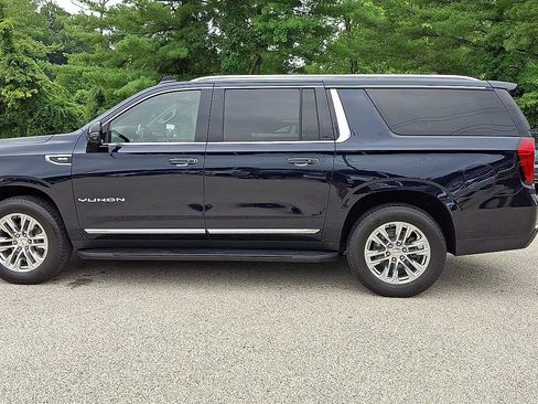 Used 2022 GMC Yukon XL SLT w/ SLT Premium Package AWD/4WD image 6