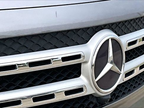 Used 2022 Mercedes-Benz GLB 250 w/ Premium Package Lite image 11