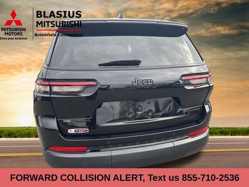 Used 2023 Jeep Grand Cherokee L Limited w/ Black Appearance Package image 14