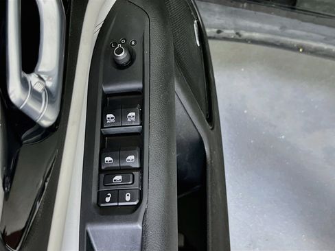 Used 2023 Jeep Compass Limited w/ Sun and Sound Group image 17