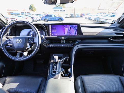 Used 2023 Toyota Crown Limited image 2