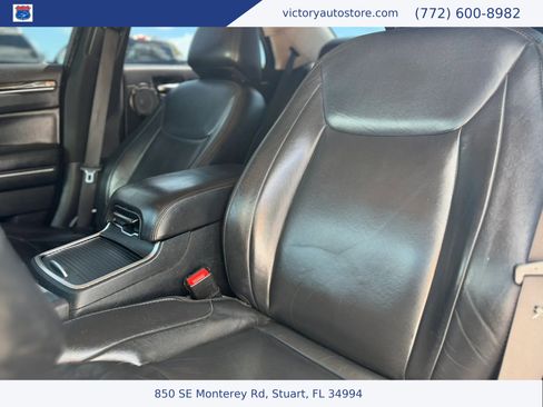 Used 2017 Chrysler 300 Limited AWD/4WD image 19