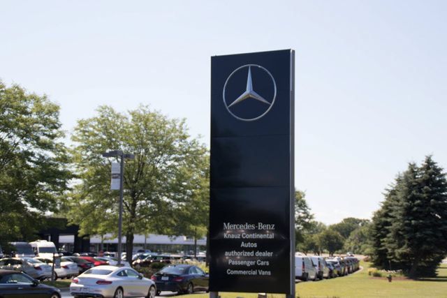 Used 2025 Mercedes-Benz GLE 450e 4MATIC image 4