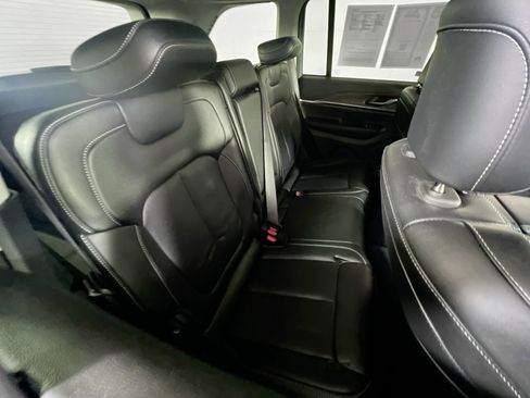 Used 2023 Jeep Grand Cherokee Limited image 26