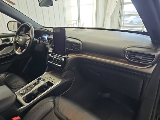 Used 2023 Ford Explorer Platinum w/ Technology Package AWD/4WD image 29