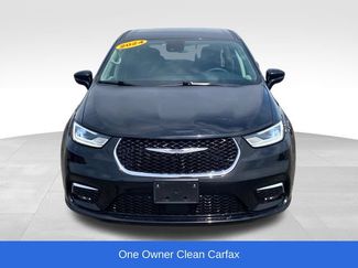 Used 2024 Chrysler Pacifica Touring-L FWD video 2