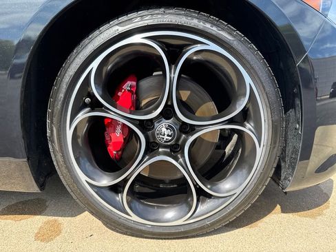 Used 2024 Alfa Romeo Giulia AWD image 9