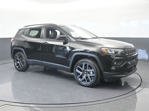 New 2026 Jeep Compass Latitude image 8