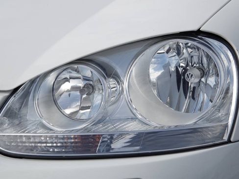 Used 2010 Volkswagen Jetta Limited Edition FWD image 43