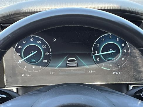 Used 2021 Hyundai Elantra Limited FWD image 13