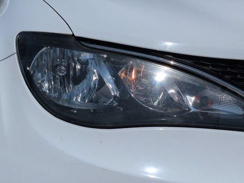 Used 2021 Chrysler Voyager Lxi FWD image 10