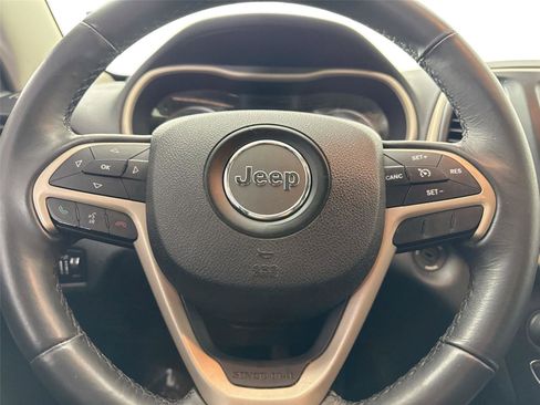 Used 2016 Jeep Cherokee Latitude image 16