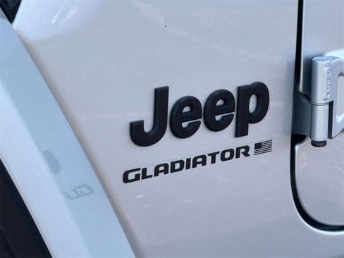 Used 2023 Jeep Gladiator Sport image 8