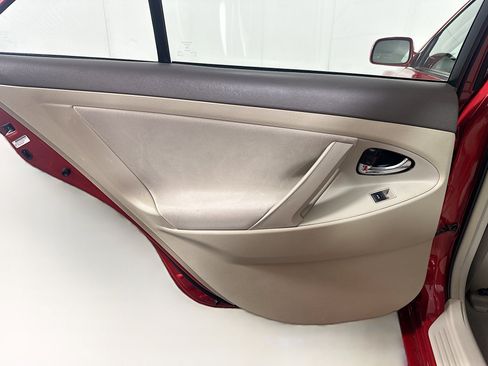 Used 2010 Toyota Camry LE FWD image 23