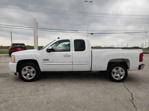 Used 2010 Chevrolet Silverado 1500 LT w/ Texas Edition RWD image 4