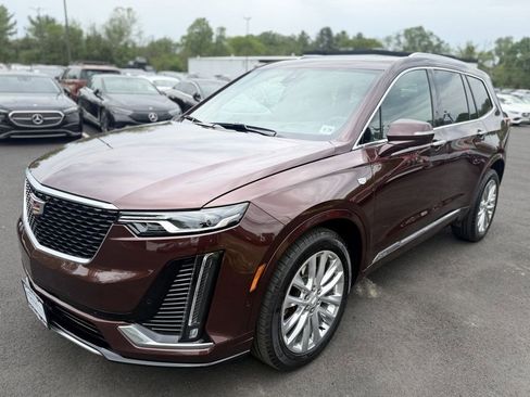 Used 2023 Cadillac XT6 Premium Luxury w/ Technology Package AWD/4WD image 7