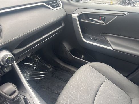 Used 2020 Toyota RAV4 XLE image 24