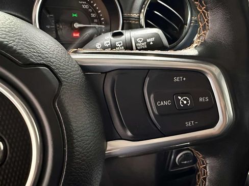 Used 2022 Jeep Wrangler Unlimited Sahara AWD/4WD image 19