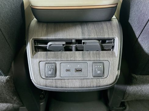 Used 2024 Nissan Ariya FWD image 27