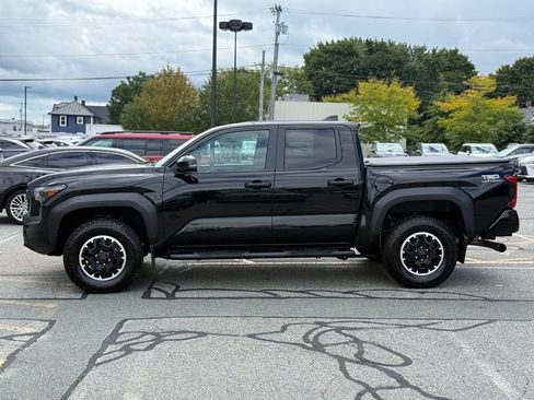Used 2024 Toyota Tacoma TRD Off-Road w/ TRD Off Road Upgrade Package AWD/4WD image 2