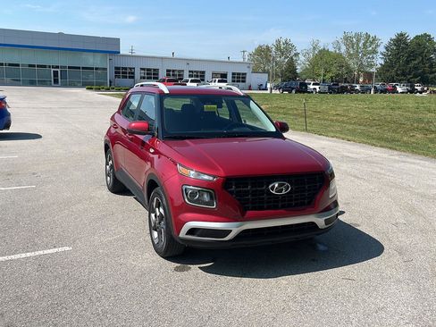 Used 2025 Hyundai Venue SEL FWD image 8