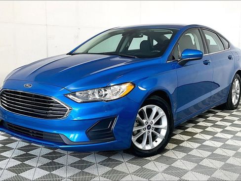Used 2020 Ford Fusion SE image 2