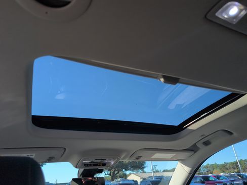 Used 2020 Chevrolet Traverse Premier w/ LPO, Blackout Package image 32