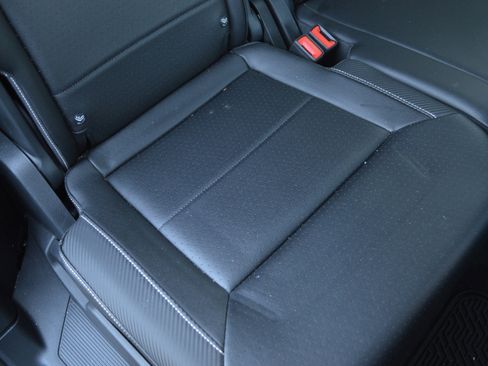 Used 2022 Volkswagen Atlas Cross Sport SE image 33