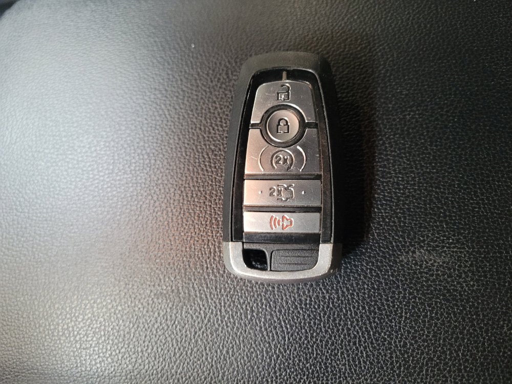 Used 2018 Ford Explorer XLT w/ Equipment Group 201A AWD/4WD image 32
