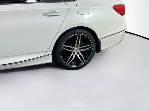 Used 2021 Honda Accord Touring image 31
