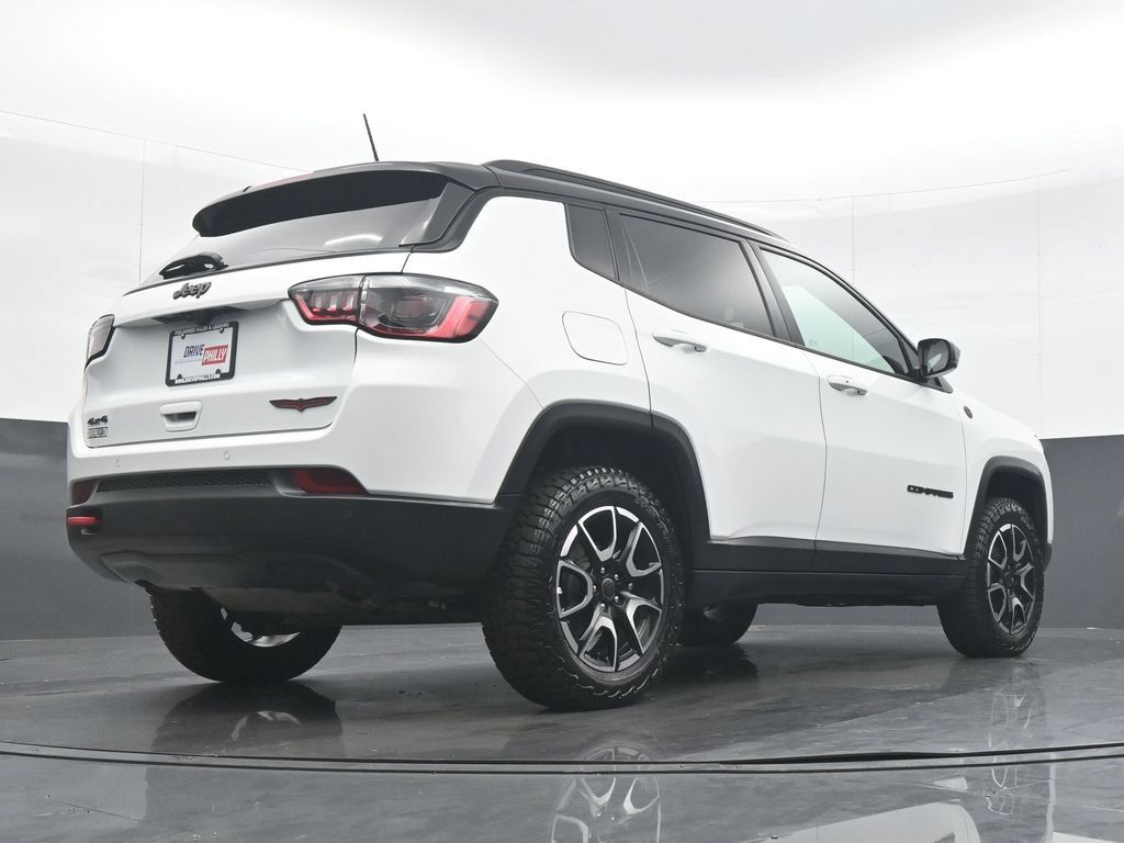 Used 2026 Jeep Compass Trailhawk AWD/4WD image 34