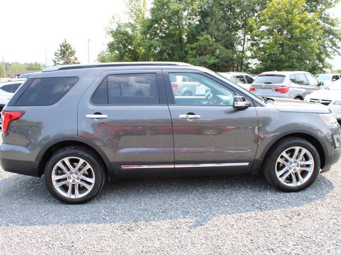 Used 2016 Ford Explorer XLT w/ Equipment Group 202A AWD/4WD image 6