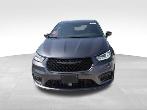 Used 2022 Chrysler Pacifica Touring-L w/ Uconnect Theater Family Group FWD image 32