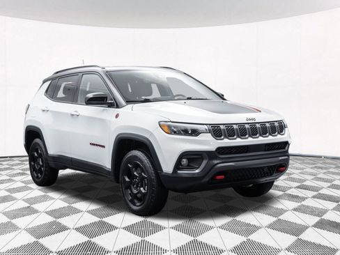 Used 2023 Jeep Compass Trailhawk w/ Trailhawk Convenience Group image 15