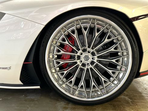 Used 2017 Lamborghini Aventador S image 18