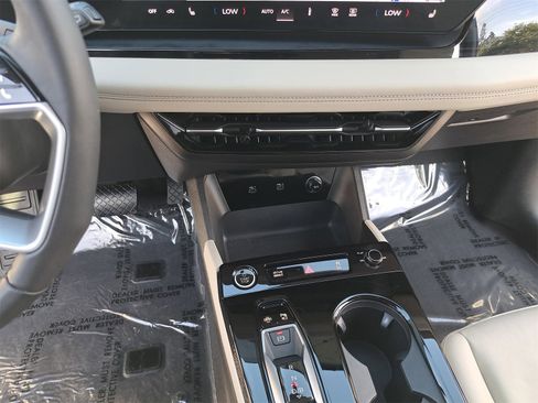 Certified 2025 Audi Q6 e-tron Premium w/ Convenience Package image 22