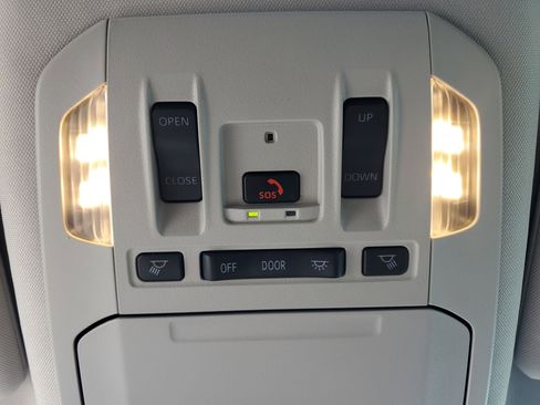 Used 2024 Toyota Highlander XLE image 28